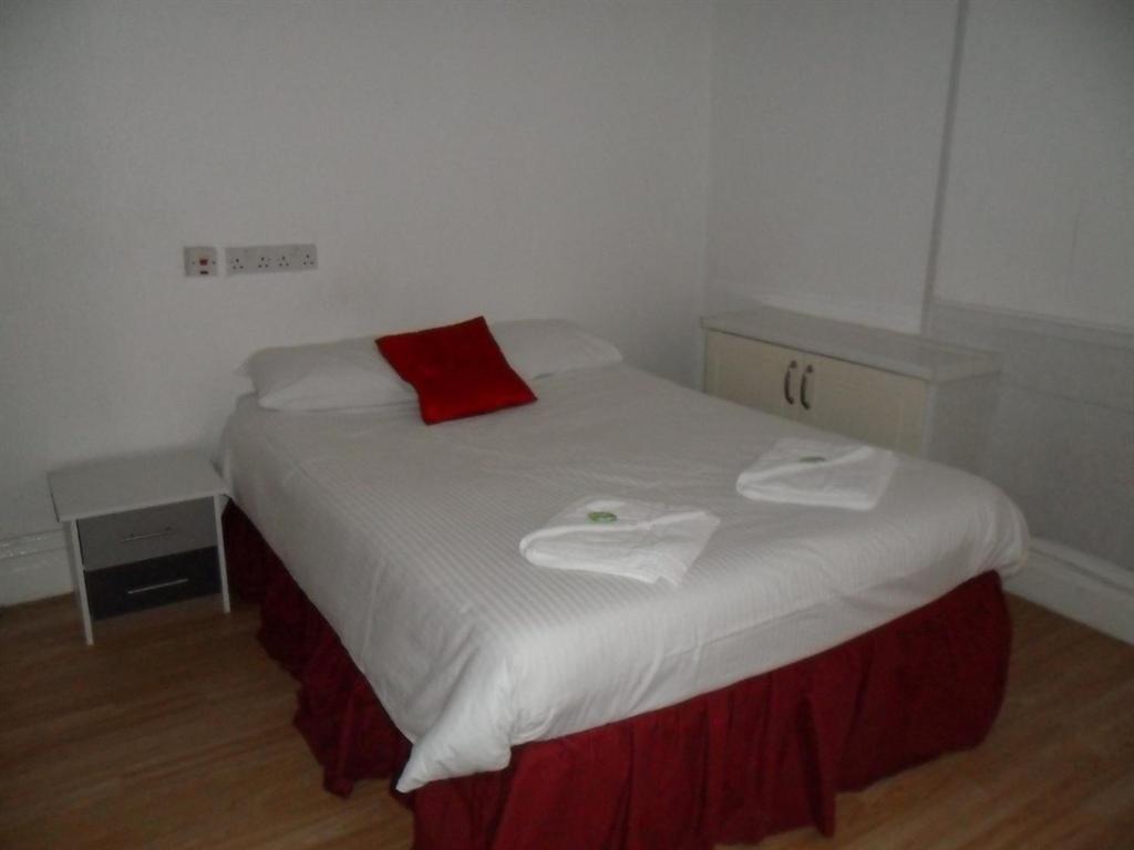 Hotel The Waterfront 2*